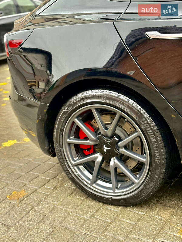 Седан Tesla Model 3 2018 в Ірпені