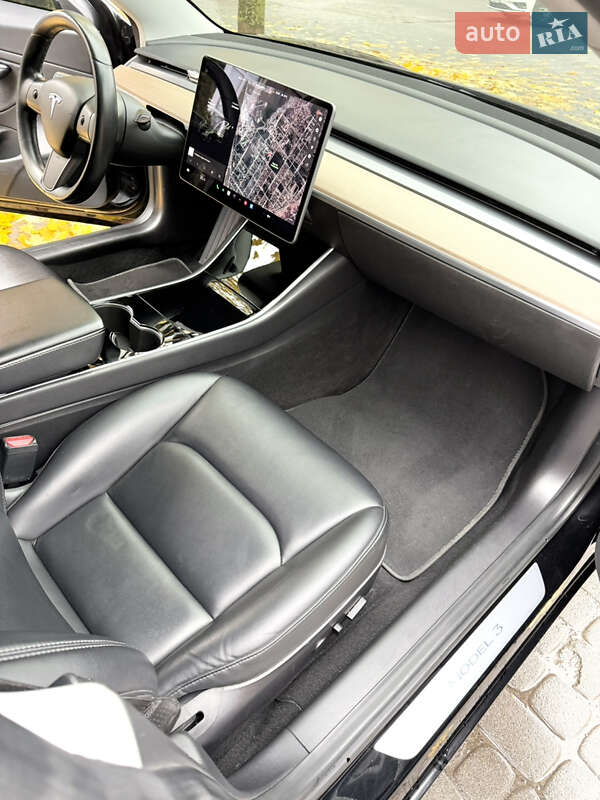 Седан Tesla Model 3 2018 в Ірпені