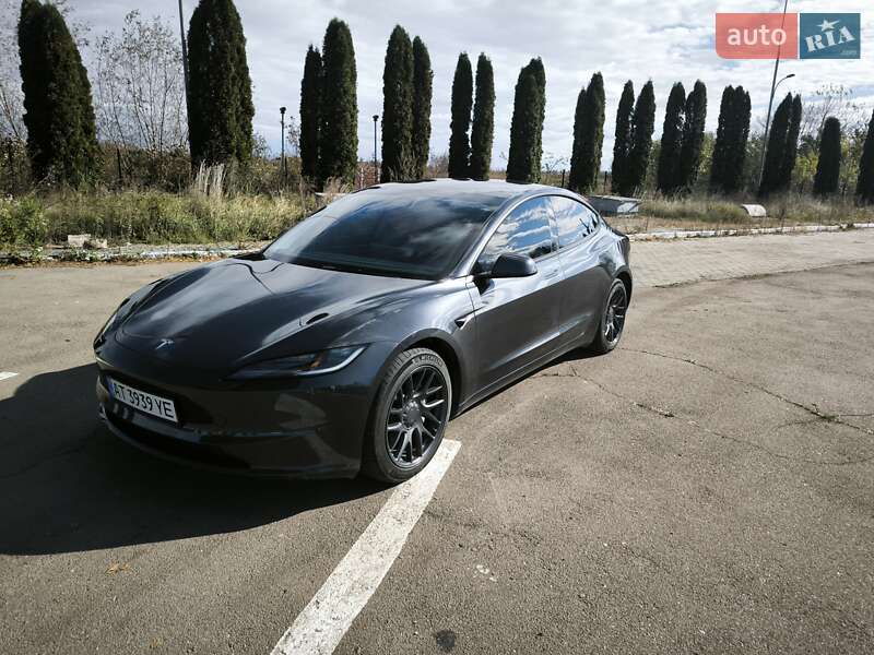 Tesla Model 3 2024