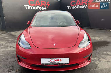 Седан Tesla Model 3 2022 в 