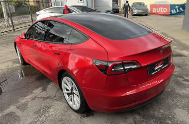 Седан Tesla Model 3 2022 в 