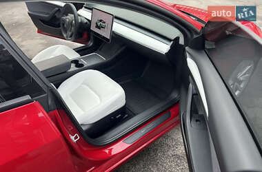Седан Tesla Model 3 2022 в 