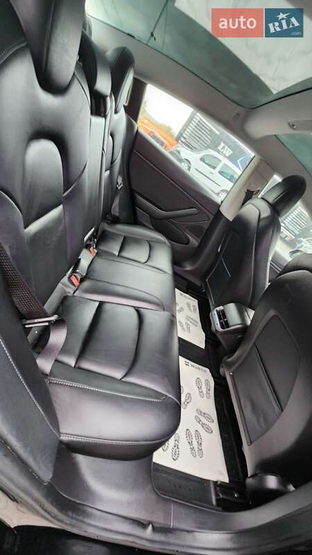 Седан Tesla Model 3 2019 в Благовещенском