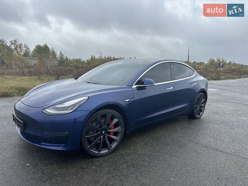 Седан Tesla Model 3 2019 в Березному