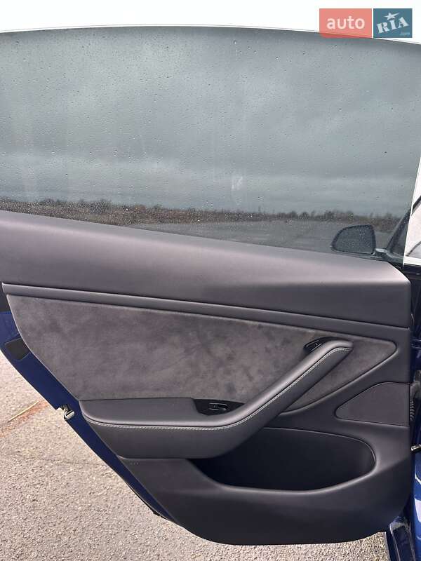 Седан Tesla Model 3 2019 в Березному