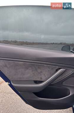Седан Tesla Model 3 2019 в 