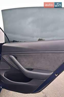 Седан Tesla Model 3 2019 в 