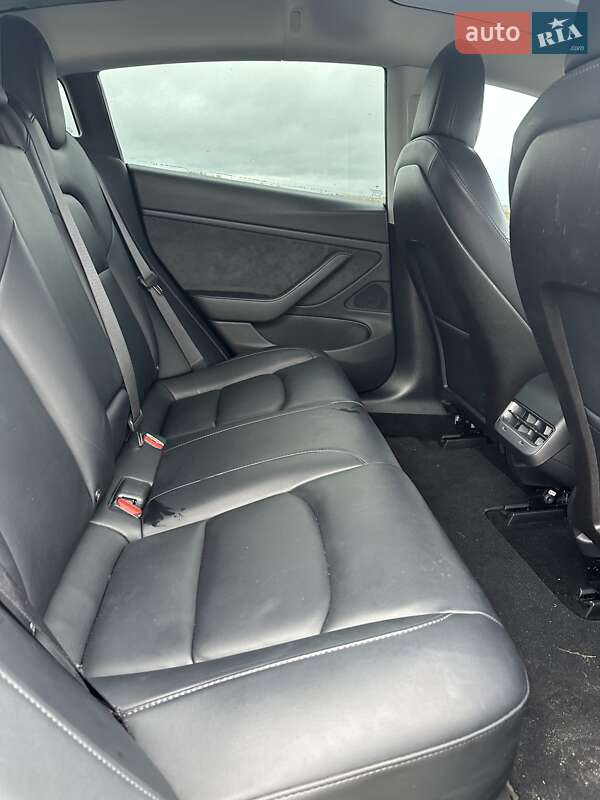 Седан Tesla Model 3 2019 в Березному