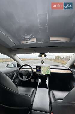 Седан Tesla Model 3 2019 в 