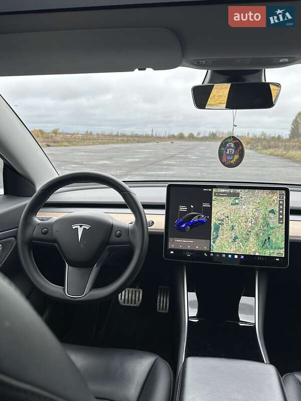 Седан Tesla Model 3 2019 в Березному