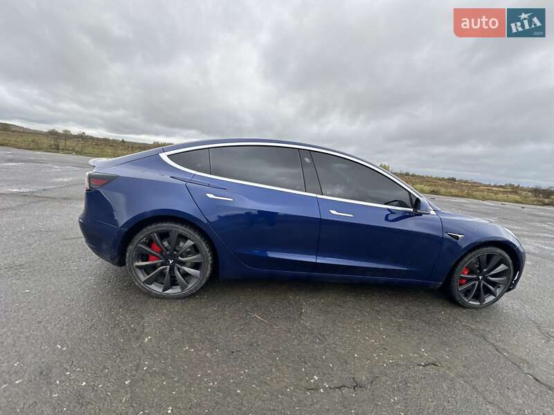 Седан Tesla Model 3 2019 в Березному