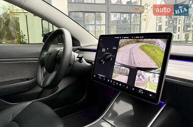 Седан Tesla Model 3 2019 в 