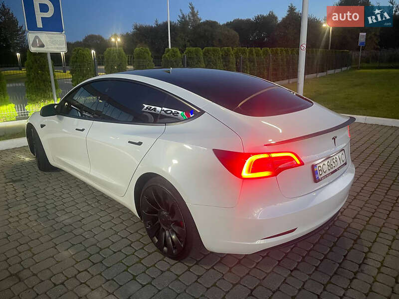 Седан Tesla Model 3 2023 в Львові
