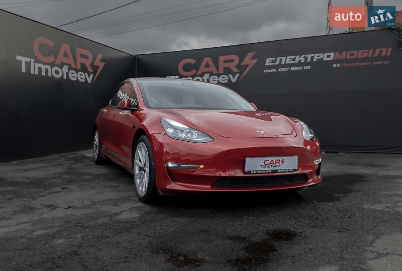 Седан Tesla Model 3 2022 в 