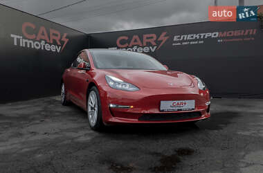 Седан Tesla Model 3 2022 в 