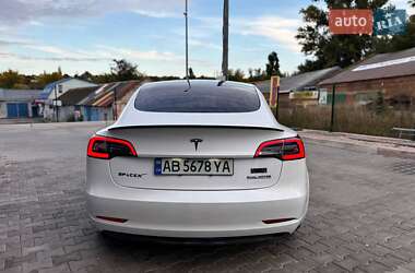 Седан Tesla Model 3 2022 в 
