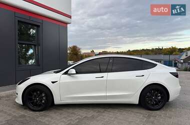 Седан Tesla Model 3 2022 в 