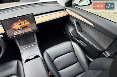 Седан Tesla Model 3 2022 в 