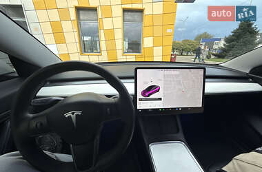 Седан Tesla Model 3 2021 в 