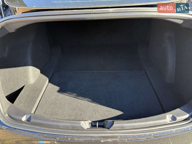 Седан Tesla Model 3 2019 в Нововолынске