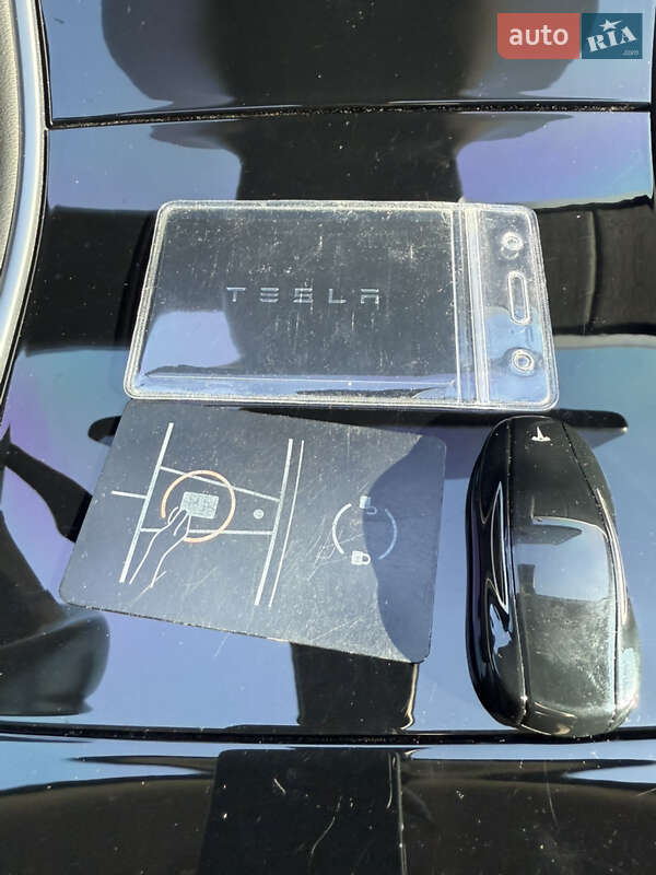 Седан Tesla Model 3 2019 в Нововолынске