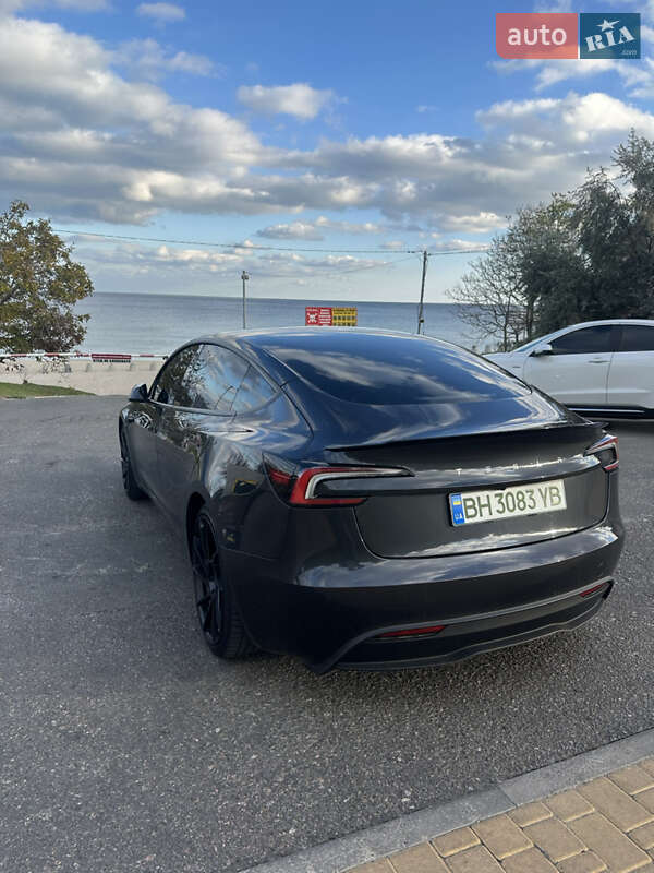 Седан Tesla Model 3 2024 в Чорноморську