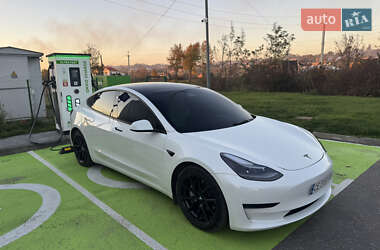 Седан Tesla Model 3 2022 в Чернівцях