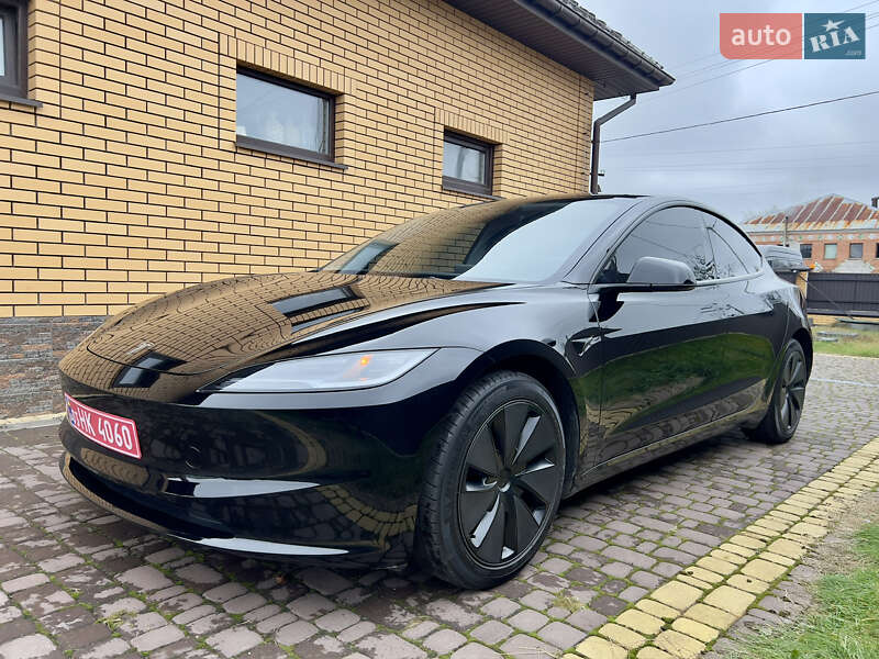 Седан Tesla Model 3 2024 в Олевську