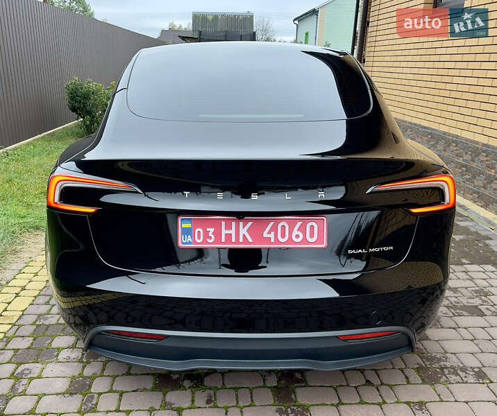 Седан Tesla Model 3 2024 в Олевську