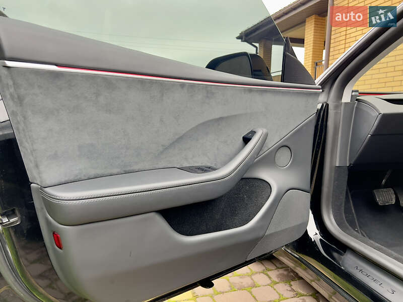 Седан Tesla Model 3 2024 в Олевську