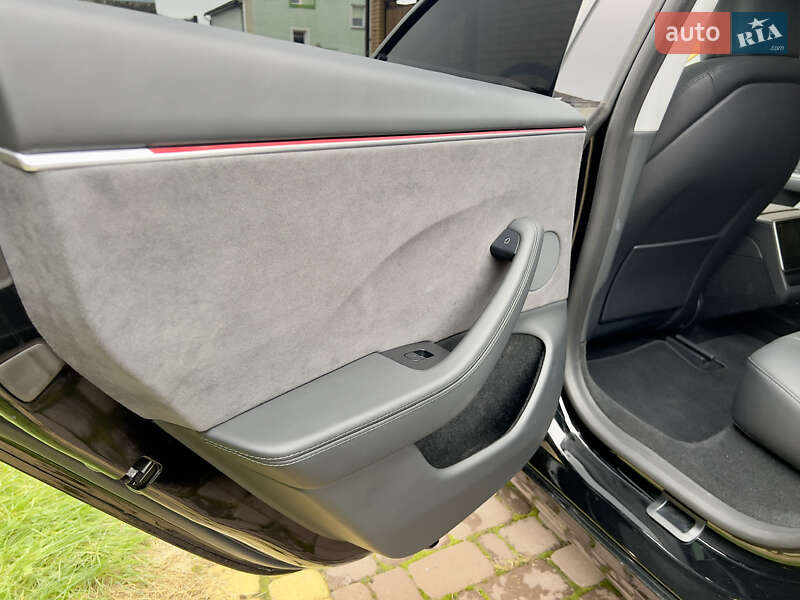 Седан Tesla Model 3 2024 в Олевську