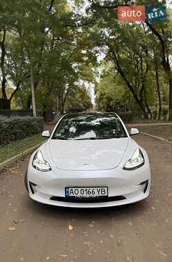 Седан Tesla Model 3 2021 в 