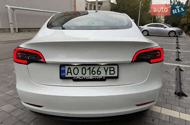 Седан Tesla Model 3 2021 в 