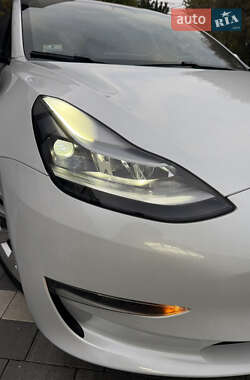 Седан Tesla Model 3 2021 в 