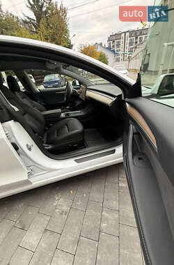 Седан Tesla Model 3 2021 в 