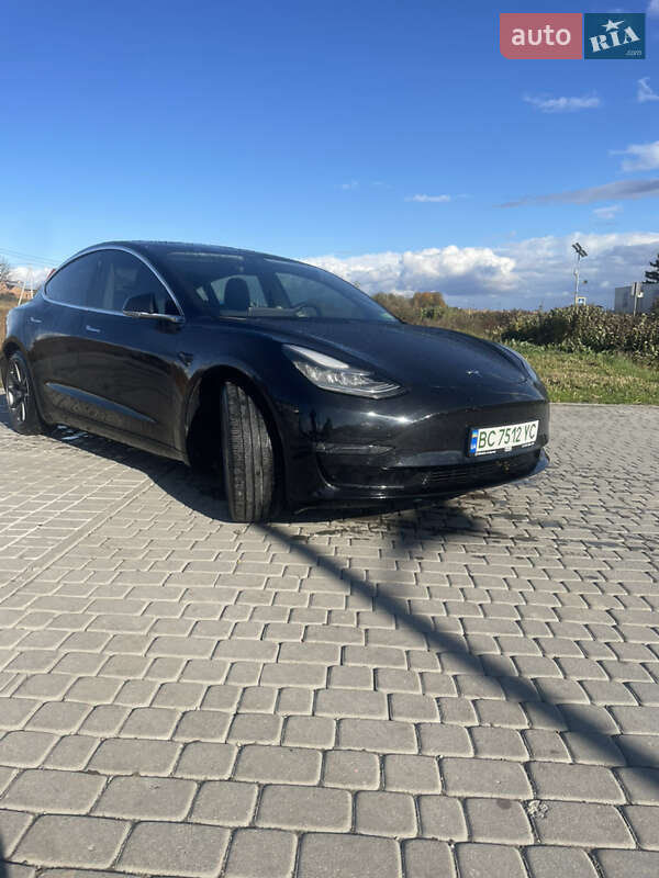 Седан Tesla Model 3 2020 в Львове