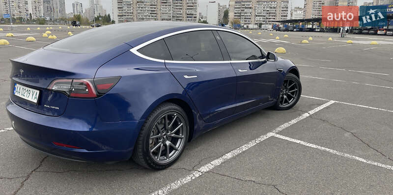 Седан Tesla Model 3 2019 в Києві