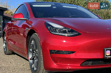 Седан Tesla Model 3 2020 в 