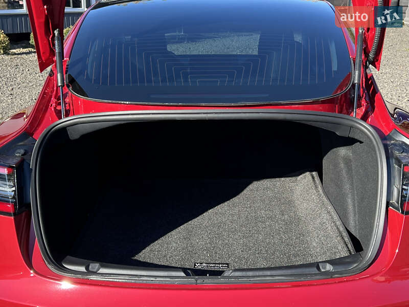 Седан Tesla Model 3 2020 в Луцьку