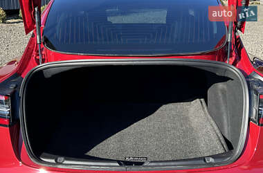 Седан Tesla Model 3 2020 в 