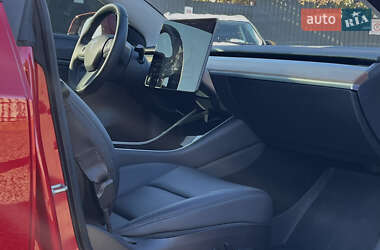 Седан Tesla Model 3 2020 в 