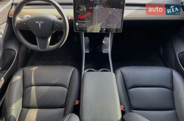 Седан Tesla Model 3 2020 в 