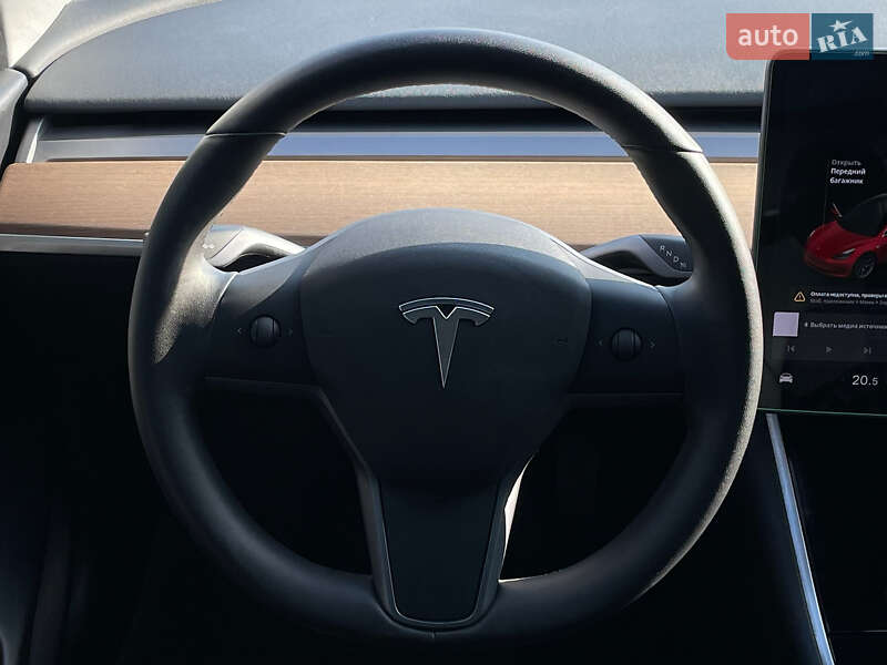 Седан Tesla Model 3 2020 в Луцьку