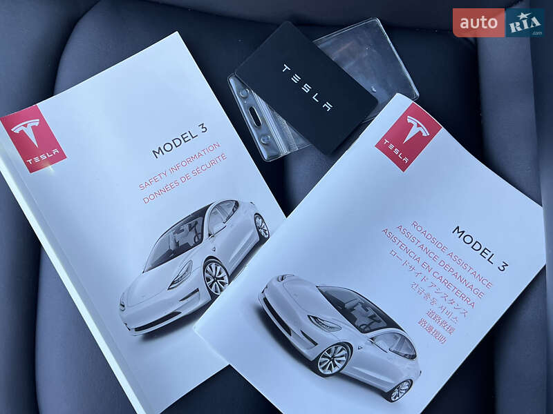 Седан Tesla Model 3 2020 в Луцьку