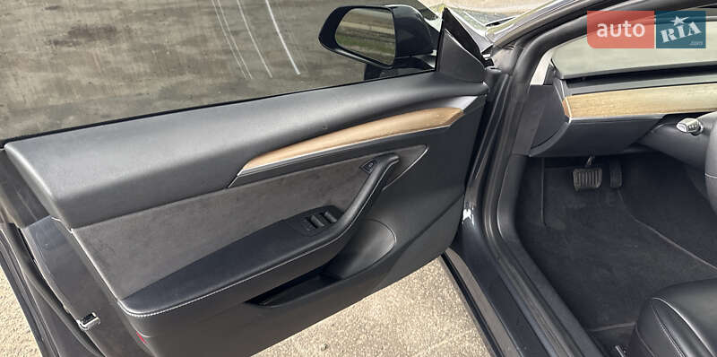 Седан Tesla Model 3 2022 в Днепре