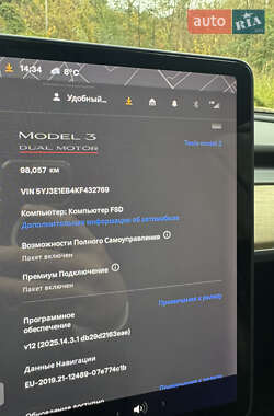 Седан Tesla Model 3 2019 в 