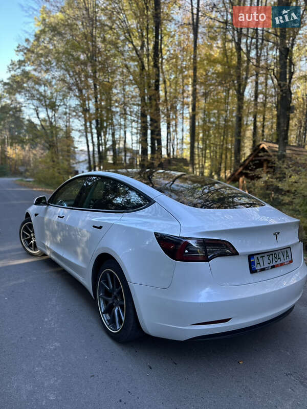 Седан Tesla Model 3 2021 в Ивано-Франковске