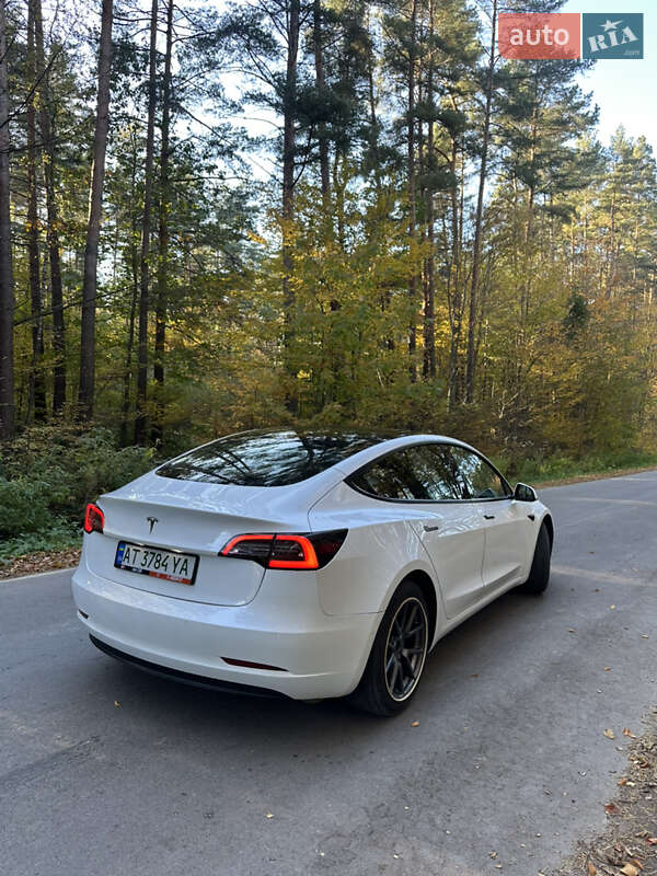 Седан Tesla Model 3 2021 в Ивано-Франковске