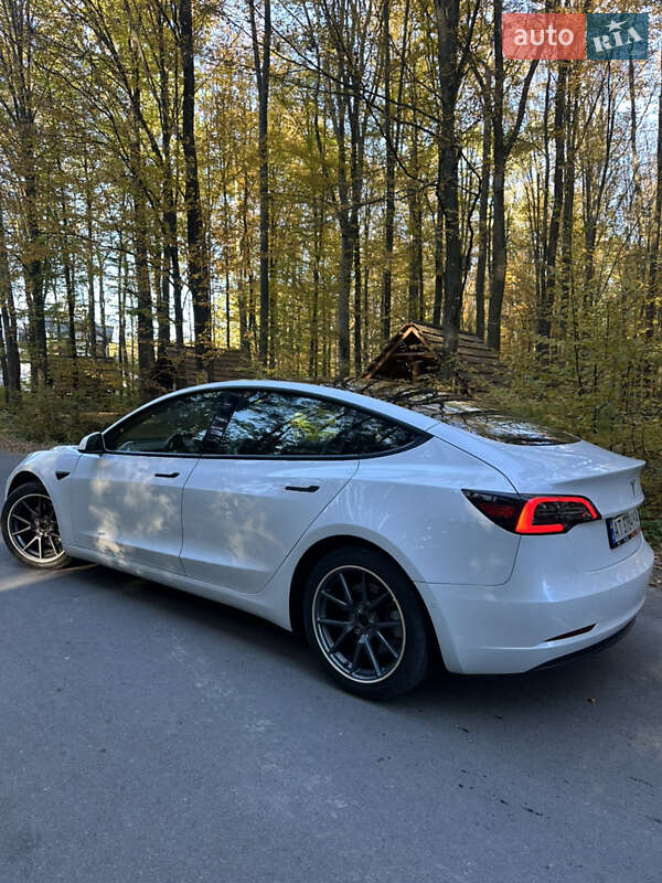 Седан Tesla Model 3 2021 в Івано-Франківську