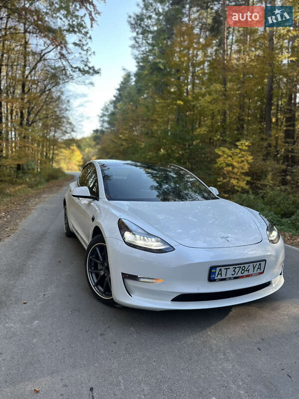 Седан Tesla Model 3 2021 в Ивано-Франковске